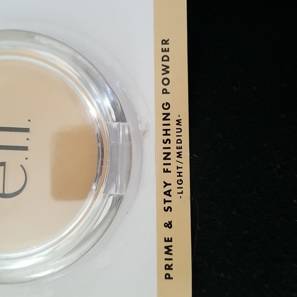 Prime & Stay Finishing Powder - Light/Medium - Picture 2 of 4